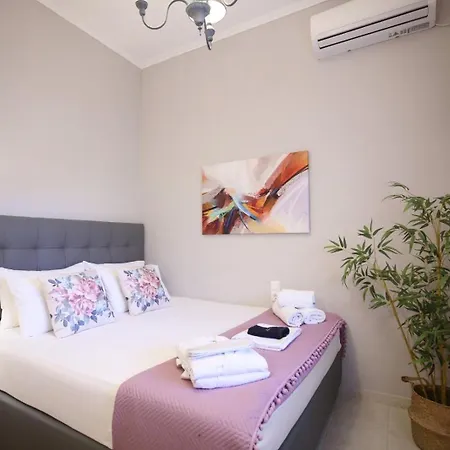 アパート Ilios ニドリ